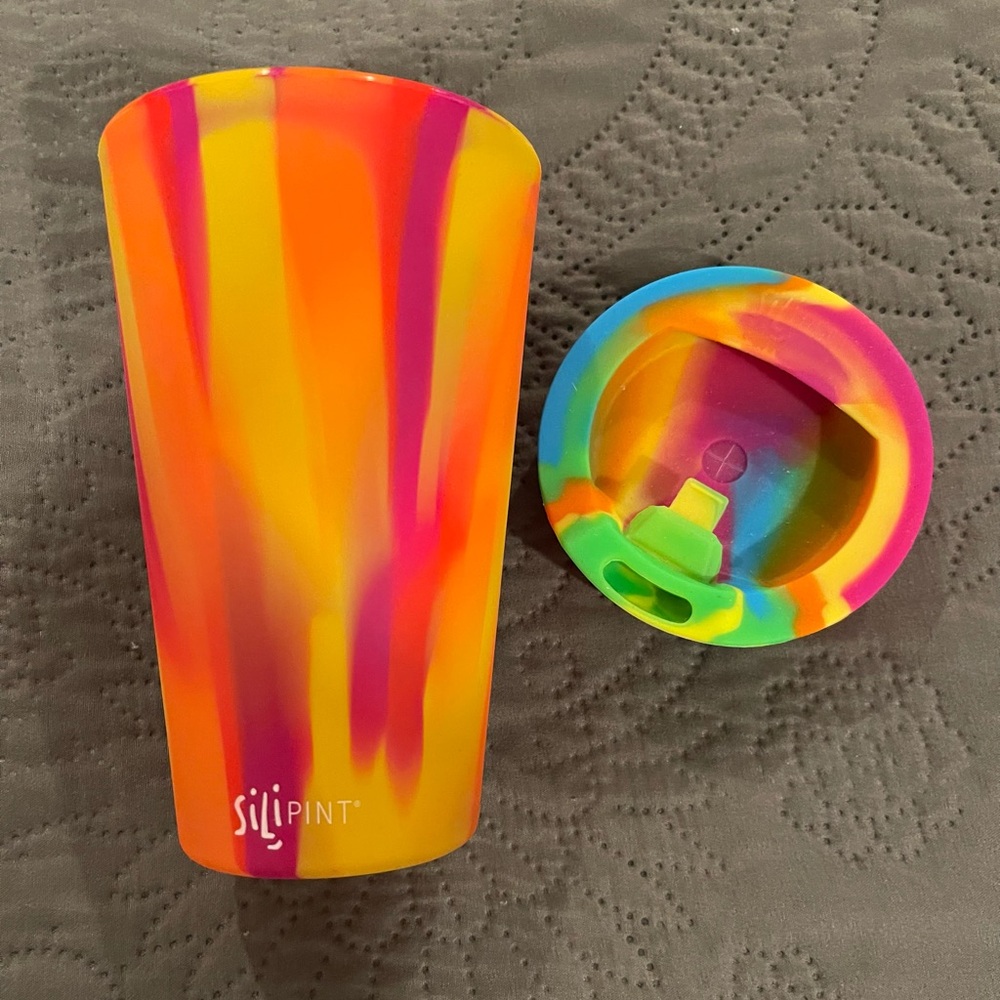 LAST CHANCE!  Make offer.  Silipint Silicone Cup, The Peabody Memphis - Picture 2 of 4